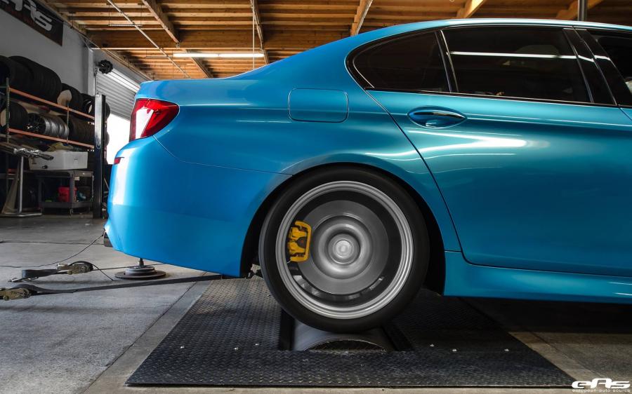 Детали экстерьера BMW M5 Pearlescent Bahama Blue by EAS 2016 года  (фото 5 из 9)